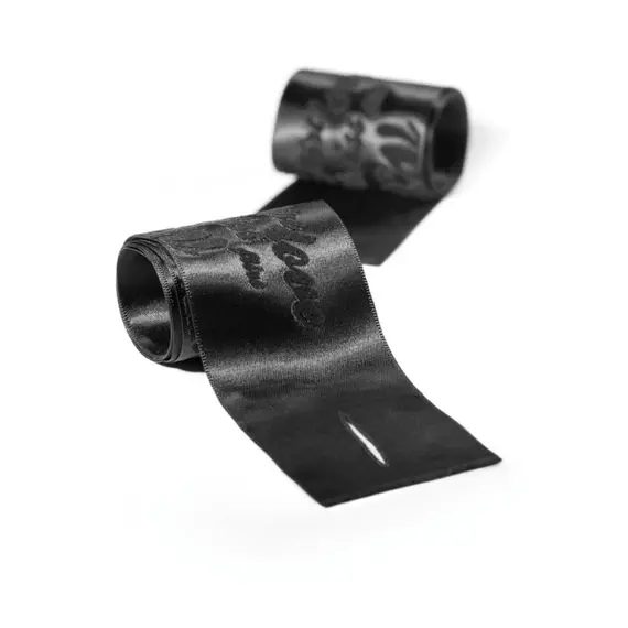 SILKY SENSUAL HANDCUFFS